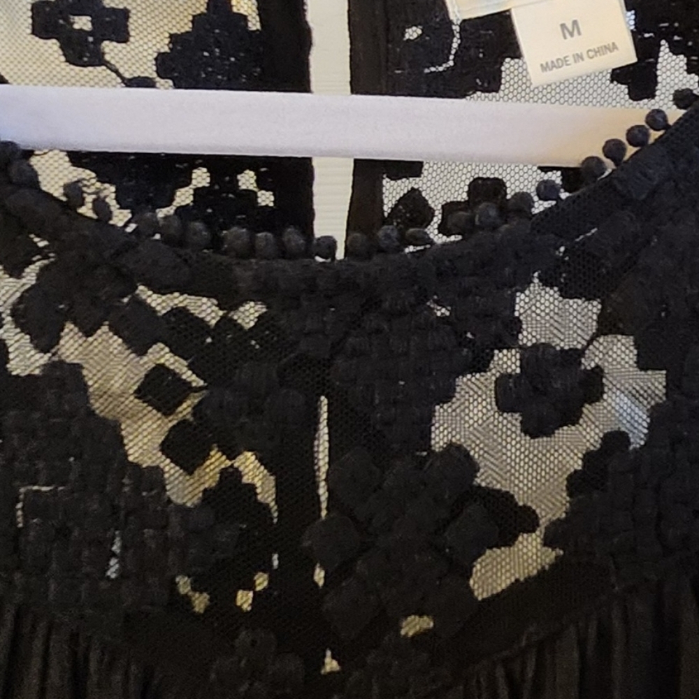 NWT Beautiful Sleeveless Blouse - Picture 2 of 8